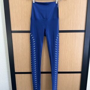 Goldsheep Blue and White Leggings